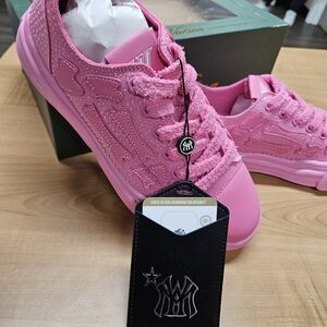 Men's Low-Top Pink Sneakers with Textured Upper